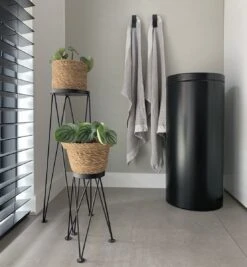 SETPRIJS - 2x Leren Magneet-lus - ZWART - Handles And More® (handdoekhaak - Handdoekhaakje - Handdoeklus - Handdoekhanger - Magnetische Handdoekhouder) 24 SETPRIJS - 2x Leren Magneet-lus - ZWART - Handles And More® (handdoekhaak - Handdoekhaakje - Handdoeklus - Handdoekhanger - Magnetische Handdoekhouder) -Serax Shop 1110x1200