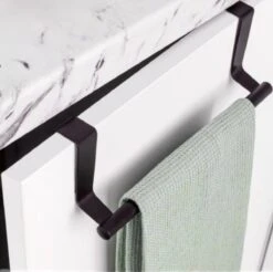 Handdoekstang VALI - 23cm - ZWART (keukenrekje - Handdoekhouder - Handdoekstang - Kastdeur Handdoekrek - Keukenkast Deur Handdoek/Vaatdoek Houder - Deurhanger - Deurhaak Keuken) 11 Handdoekstang VALI - 23cm - ZWART (keukenrekje - Handdoekhouder - Handdoekstang - Kastdeur Handdoekrek - Keukenkast Deur Handdoek/Vaatdoek Houder - Deurhanger - Deurhaak Keuken) -Serax Shop 1200x1193