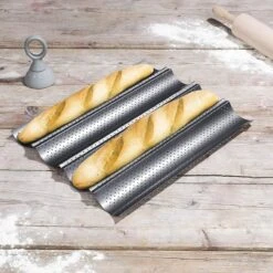 Feelino Stokbrood Bakvorm - Broodvorm - 4 Stokbroden - Stokbroodvorm - Geperforeerd - Baguettes - Baguetteplaat - Antiaanbaklaag -Serax Shop 1200x1200 15