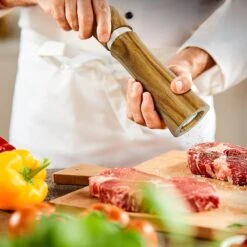 UNBOX Peper En Zoutmolen Set - Pepermolen - Zoutmolen - BBQ Accesoires - Acacia Hout - RVS 12 UNBOX Peper En Zoutmolen Set - Pepermolen - Zoutmolen - BBQ Accesoires - Acacia Hout - RVS -Serax Shop 1200x1200 43