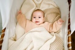 Wiegdeken Wol - Pure Baby Love - Wafel Off White -Serax Shop 1200x798 1