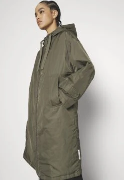 Marc O'Polo Coat Long Padded Fixed Hood Zipper Drawstring Waist - Parka - Olive Crop -Serax Shop 25a62c9ca4b744d3829cf8aa948cc204