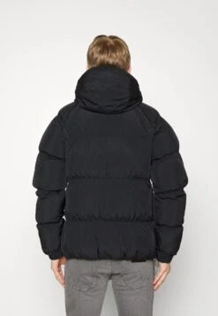 Jordan Puffer Jacket - Winterjas - Black/Fire Red -Serax Shop 4fdcd9a49c084711a1ab600fba76eb8a