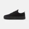 YOURTURN Unisex - Sneakers Laag - Black -Serax Shop 8119a81ad47943d7bc004c5f0baab7a3