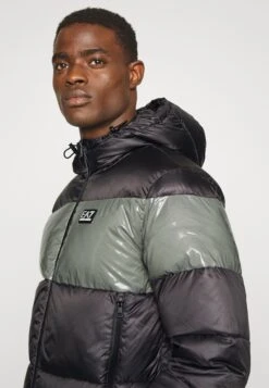 EA7 Emporio Armani Jacket - Winterjas - Black -Serax Shop 811cadeb298e43d79cd9759bc9828f6c