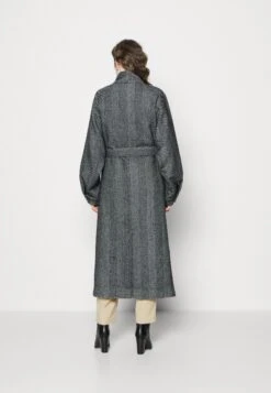 Gestuz Farren Coat - Mantel - Black/White -Serax Shop 8c691059dd6847c9bf731a0a773c950d