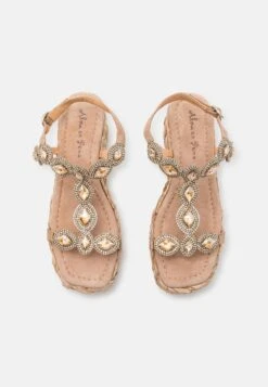 Alma En Pena Sandalen Met Sleehak - Beige -Serax Shop 95ad3eb72c8b4812b064e413e60bd6f5