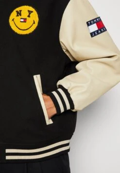 TOMMY X SMILEY® TJU WOOL VARSITY JACKET - Bomberjacks -Serax Shop aac31b4940734c47ae78f1dac412d469