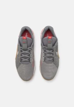 Nike Performance Metcon 8 Unisex - Trainingsschoen - Flat Pewter/Phantom/Med Brown/Light Crimson/Adobe/Cobblestone -Serax Shop b36bb5d828c24708bd355ab26ae26501