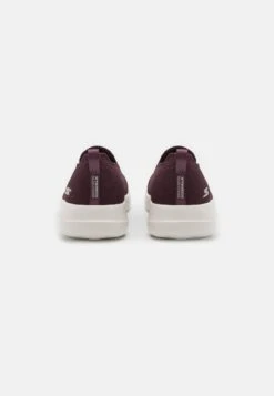 Go Walk Trainers - Sportieve Wandelschoenen - Burgundy -Serax Shop d17fc97ad06a4e079d5f627015b361df