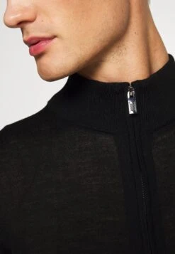 Emporio Armani Cardigan - Vest - Nero 15 Emporio Armani Cardigan - Vest - Nero -Serax Shop d5612eba4c3f4a99b6b7e862d14b206b