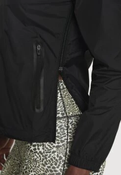 Ellesse Tepolini Jacket - Windjack - Black -Serax Shop e3b96d89fd12493ca5d148dcf1005035