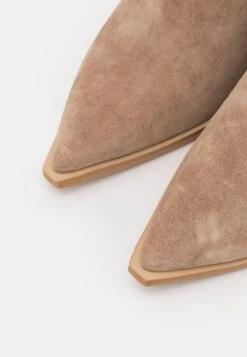 Alma En Pena Overknee Laarzen - Beige -Serax Shop e4dbb8ade0064d1b981269e29a5a8e6d