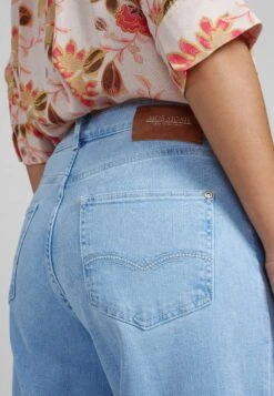 Mos Mosh Hailee Boyd - Bootcut Jeans - Light Blue 11 Mos Mosh Hailee Boyd - Bootcut Jeans - Light Blue -Serax Shop e6ce3dc69f9e47569e608fe7648d703d